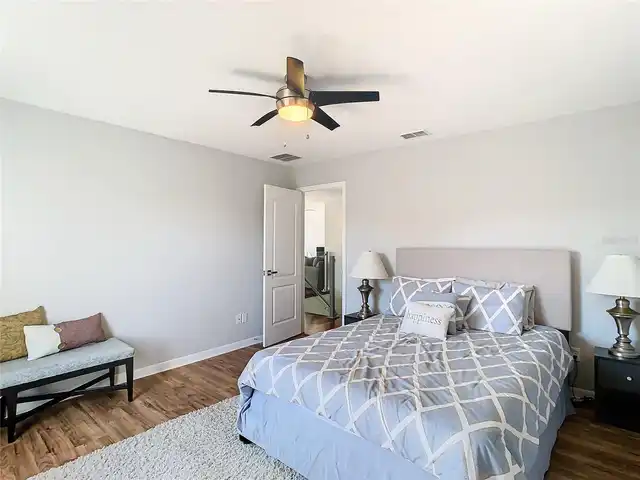 Listing Photo 12