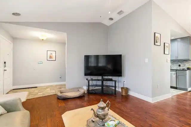 Listing Photo 8