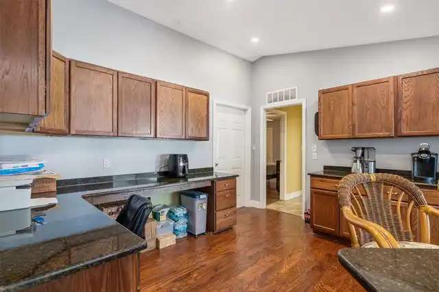 Listing Photo 15