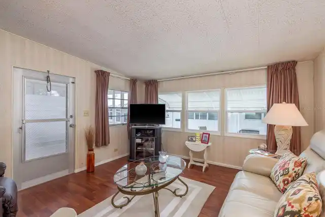 Listing Photo 9