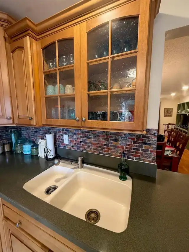 Listing Photo 10