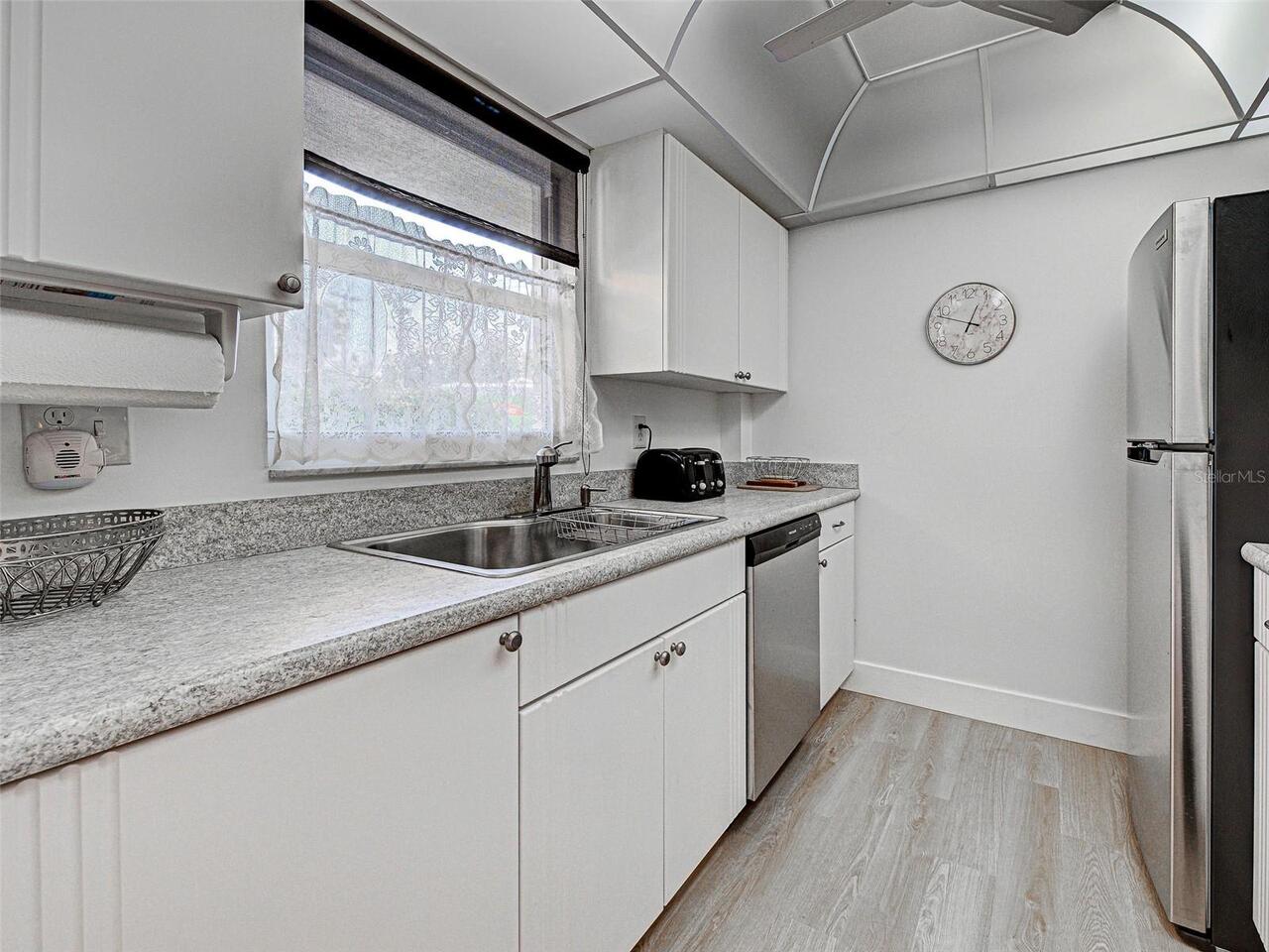 Listing Photo 12