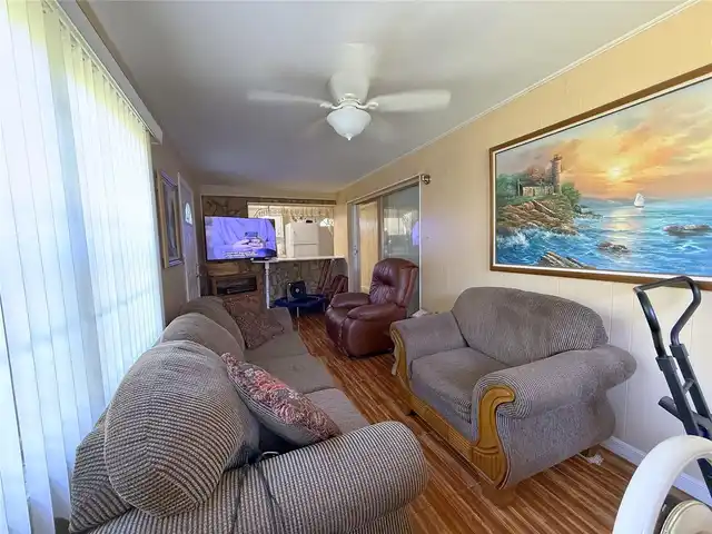 Listing Photo 11
