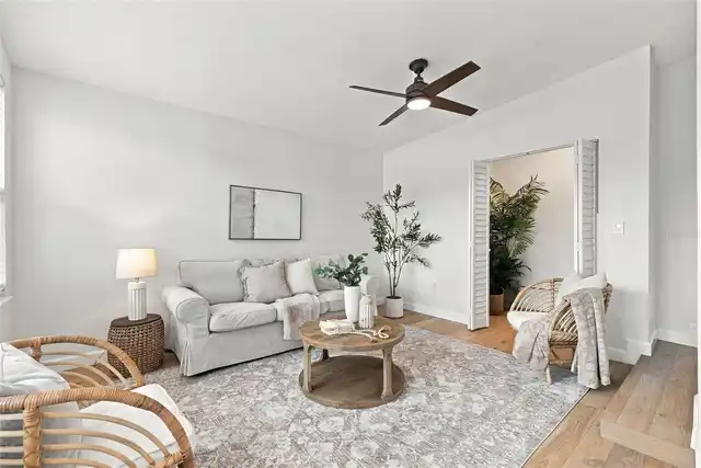 Listing Photo 11