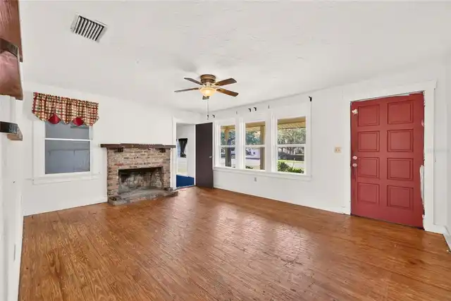 Listing Photo 11