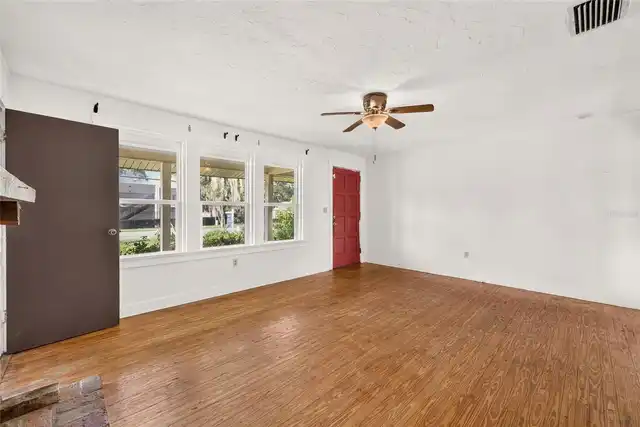 Listing Photo 12