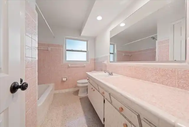 Listing Photo 11