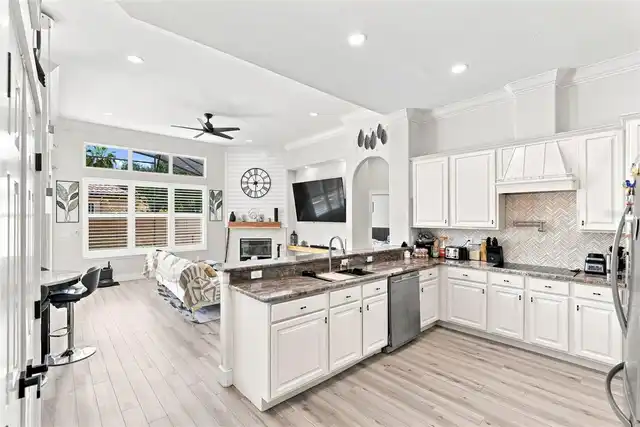 Listing Photo 8