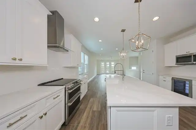 Listing Photo 10