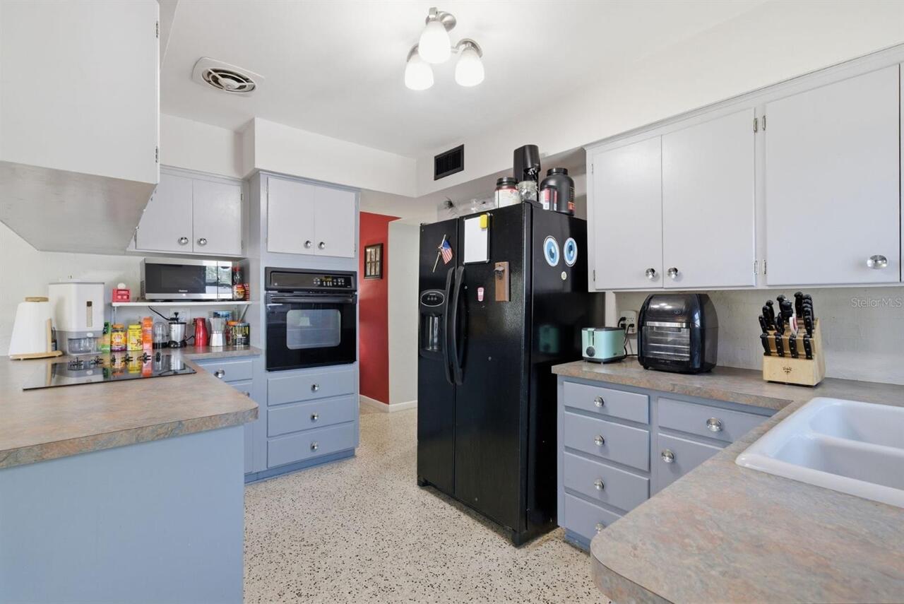 Listing Photo 11