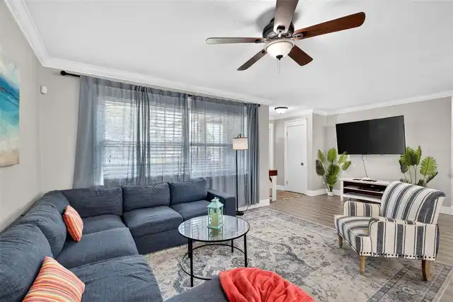 Listing Photo 11
