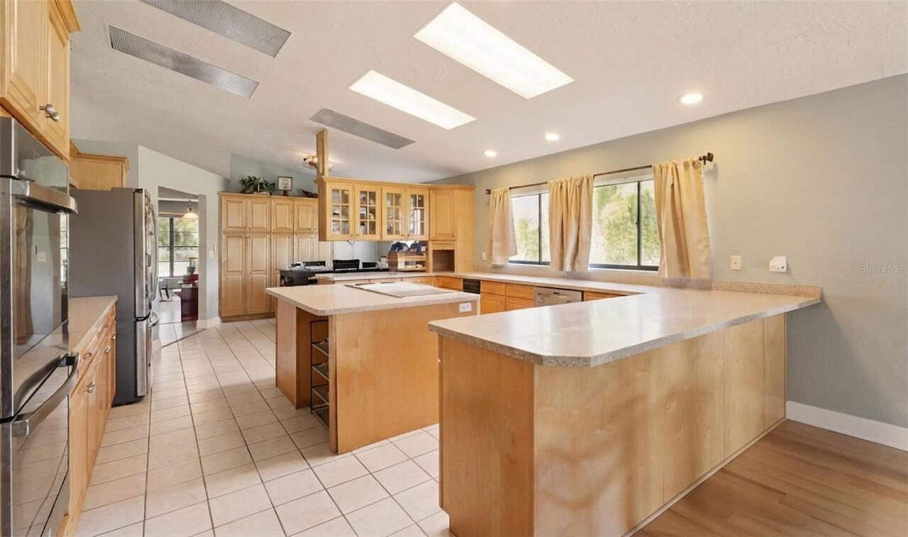 Listing Photo 12