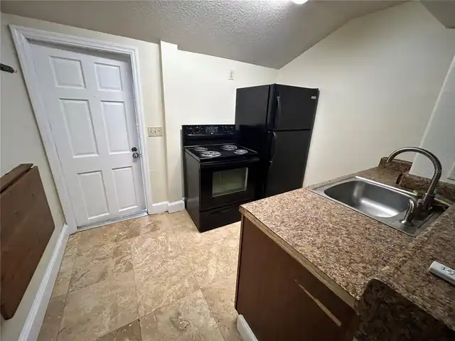 Listing Photo 10