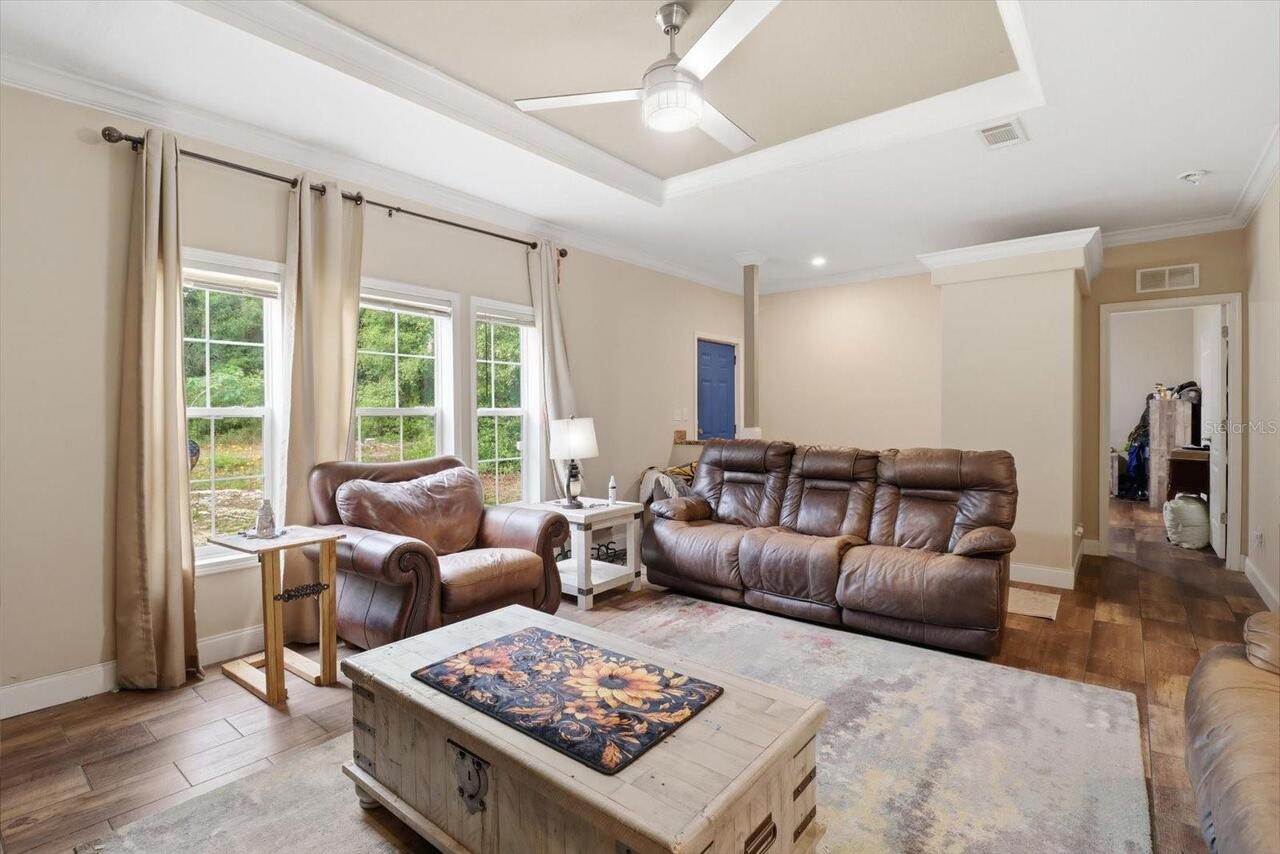 Listing Photo 8