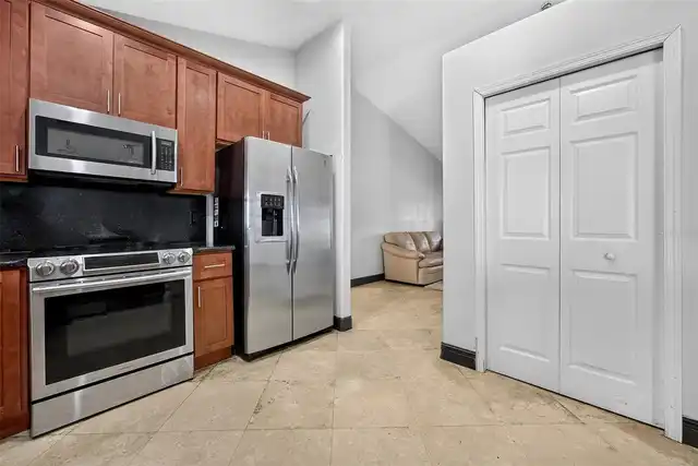 Listing Photo 10