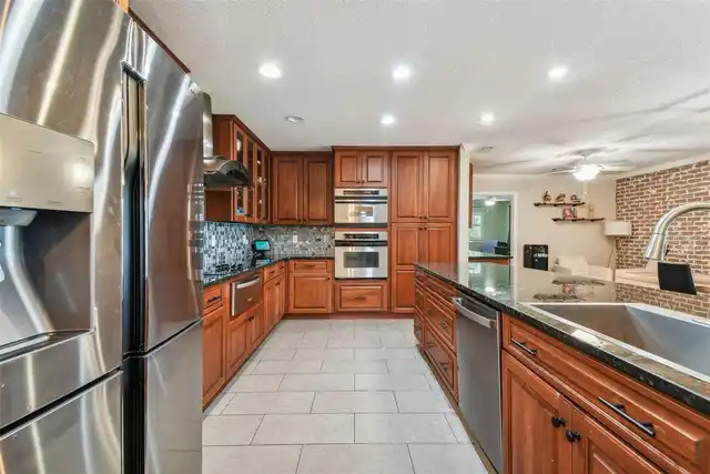 Listing Photo 7