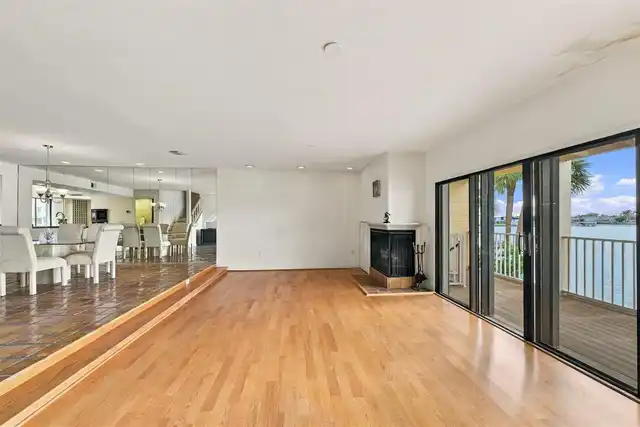 Listing Photo 11