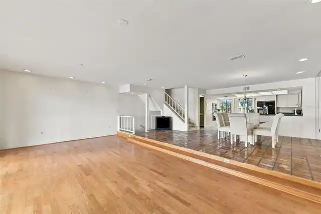 Listing Photo 14