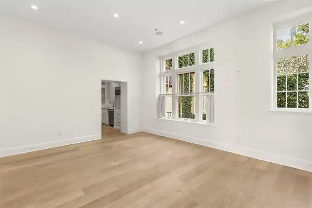 Listing Photo 9