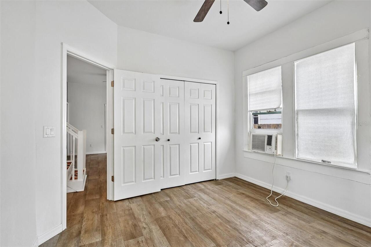 Listing Photo 12