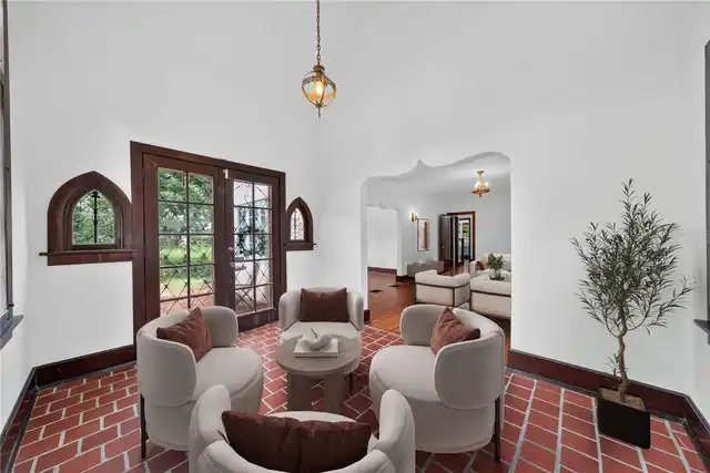 Listing Photo 8