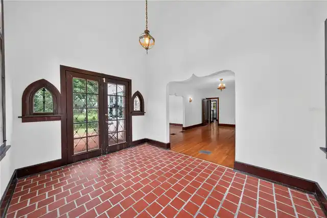 Listing Photo 9