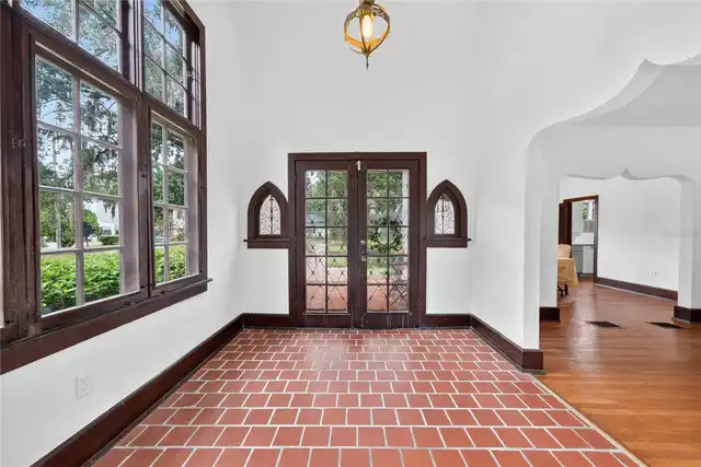 Listing Photo 10