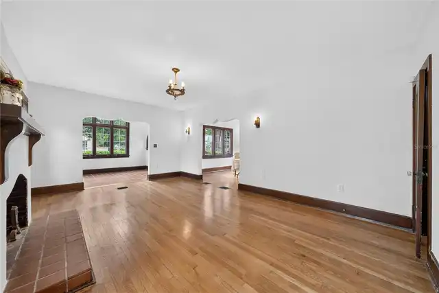 Listing Photo 14