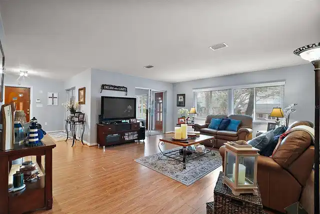 Listing Photo 7