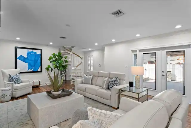Listing Photo 10