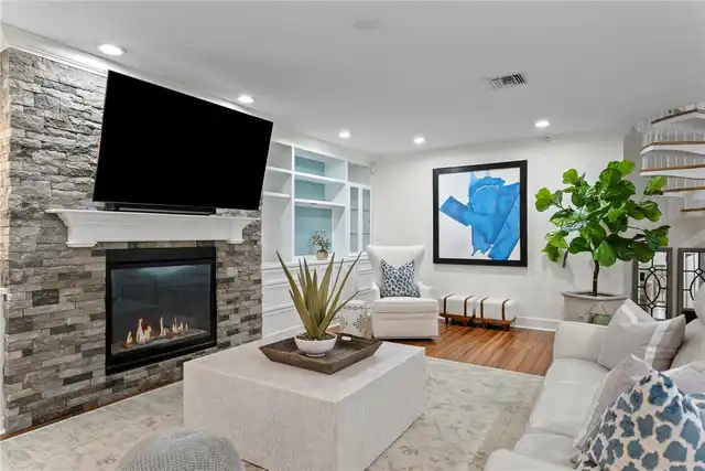 Listing Photo 12