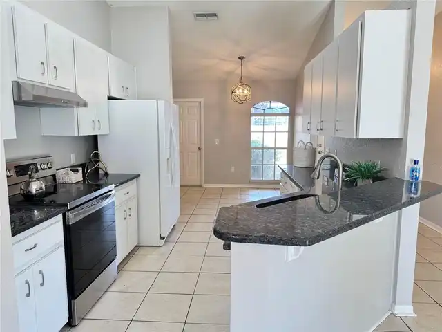 Listing Photo 9