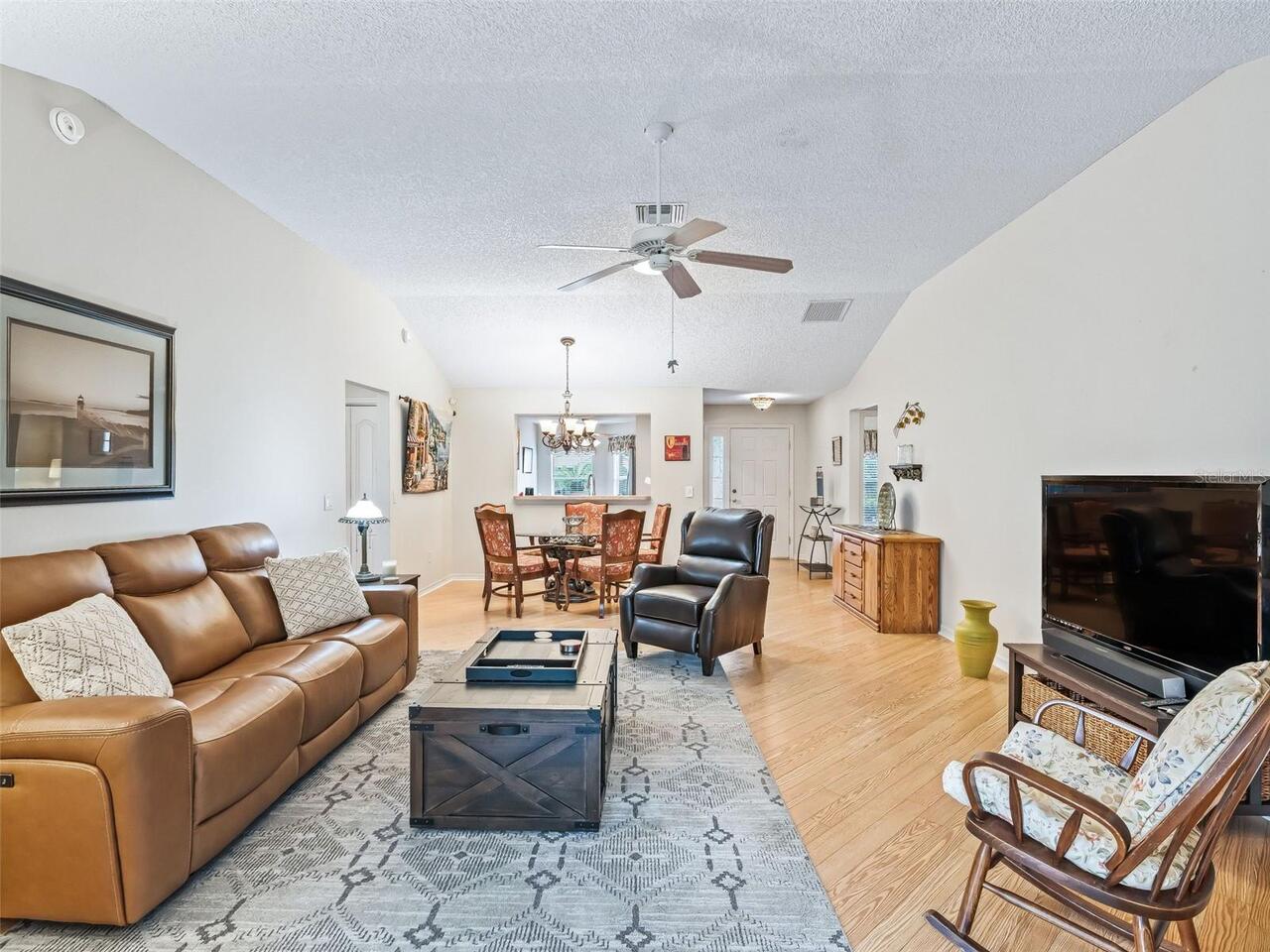 Listing Photo 12