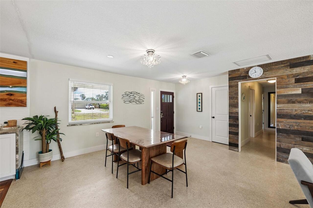 Listing Photo 12