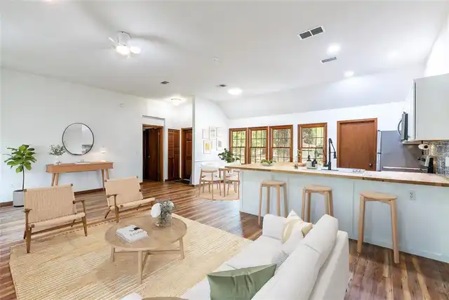Listing Photo 8