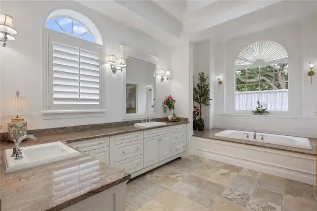 Listing Photo 14