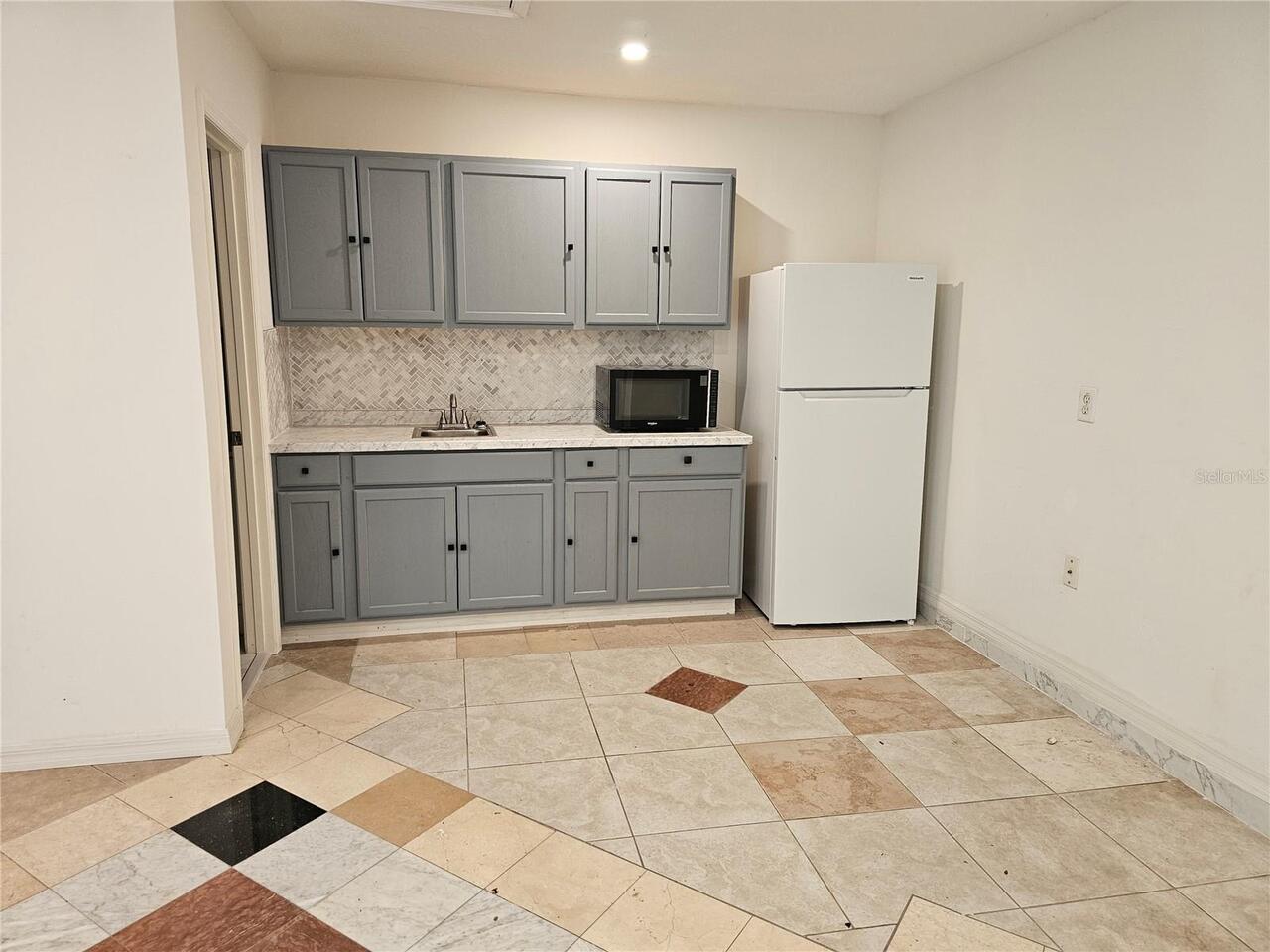 Listing Photo 8