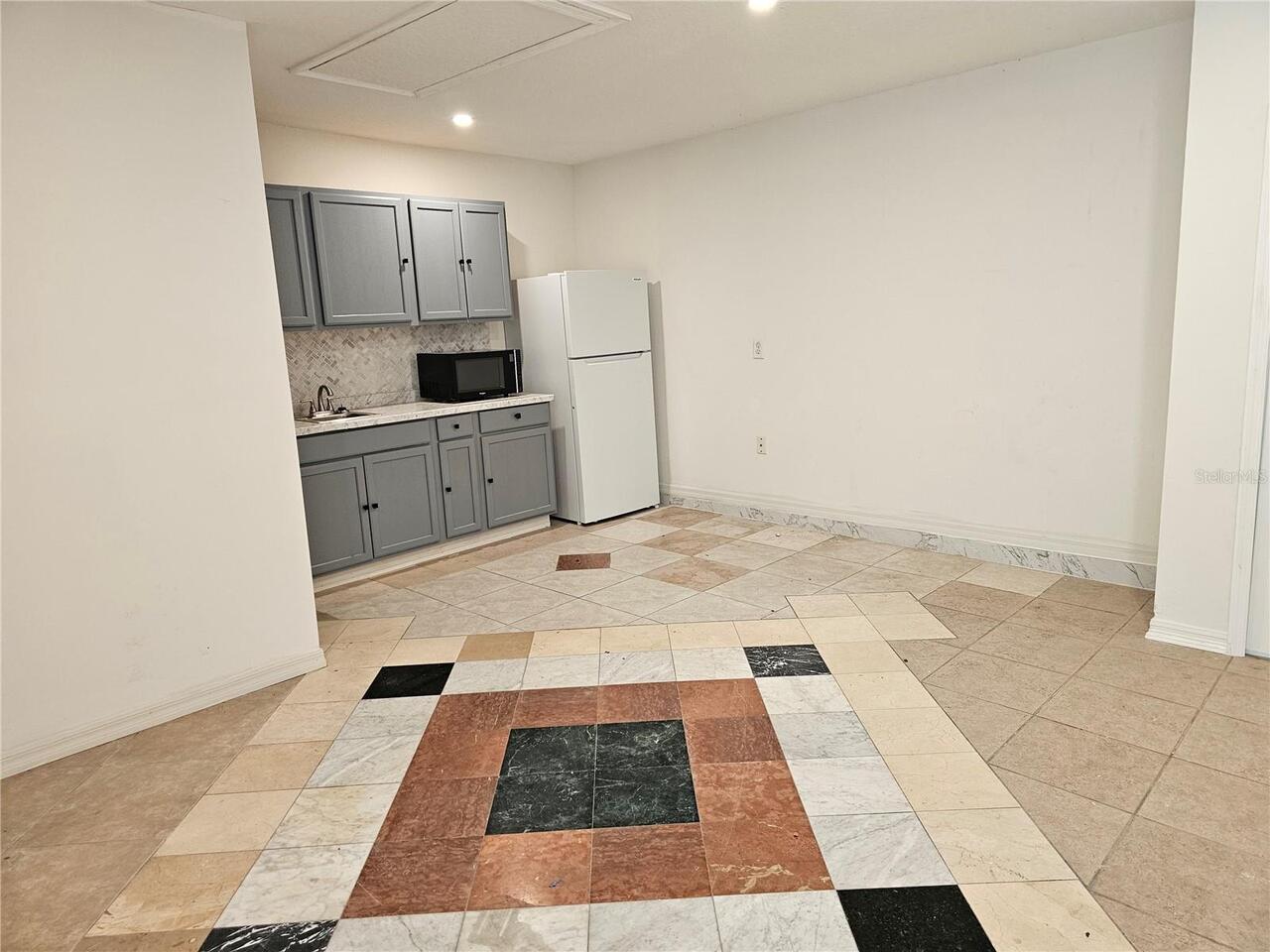 Listing Photo 9