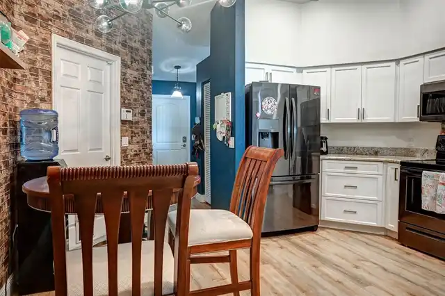 Listing Photo 11