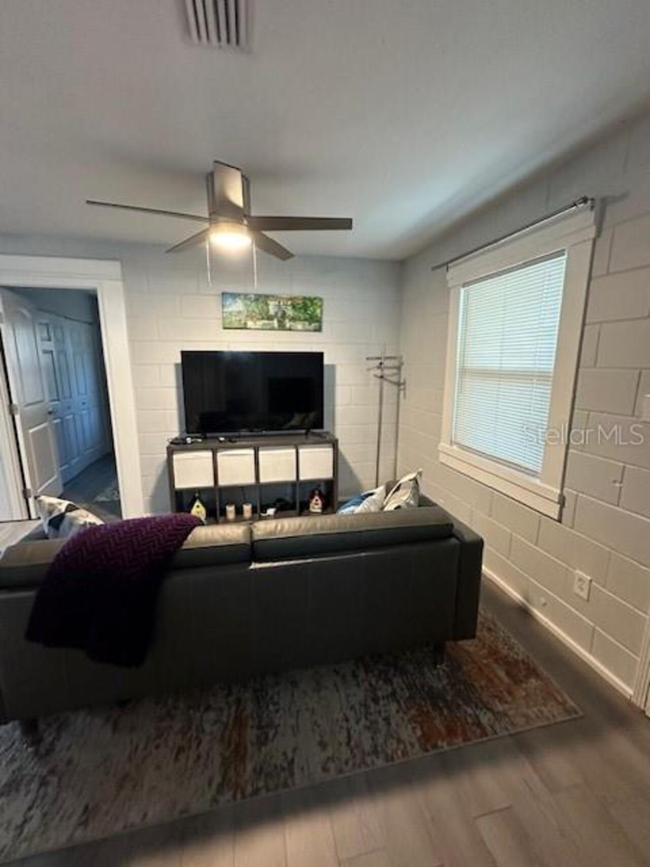 Listing Photo 11