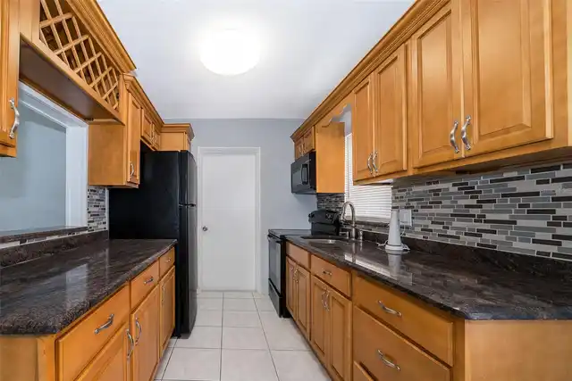 Listing Photo 8