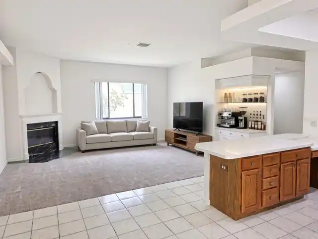 Listing Photo 12
