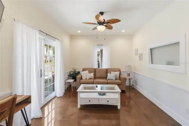 Listing Photo 11