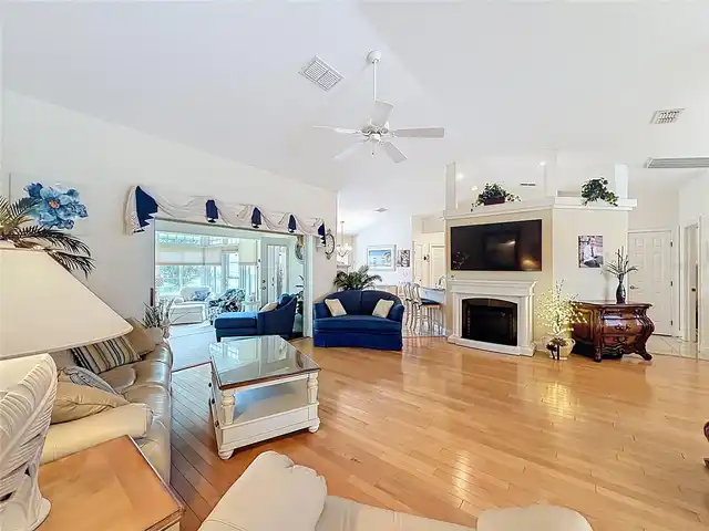 Listing Photo 14