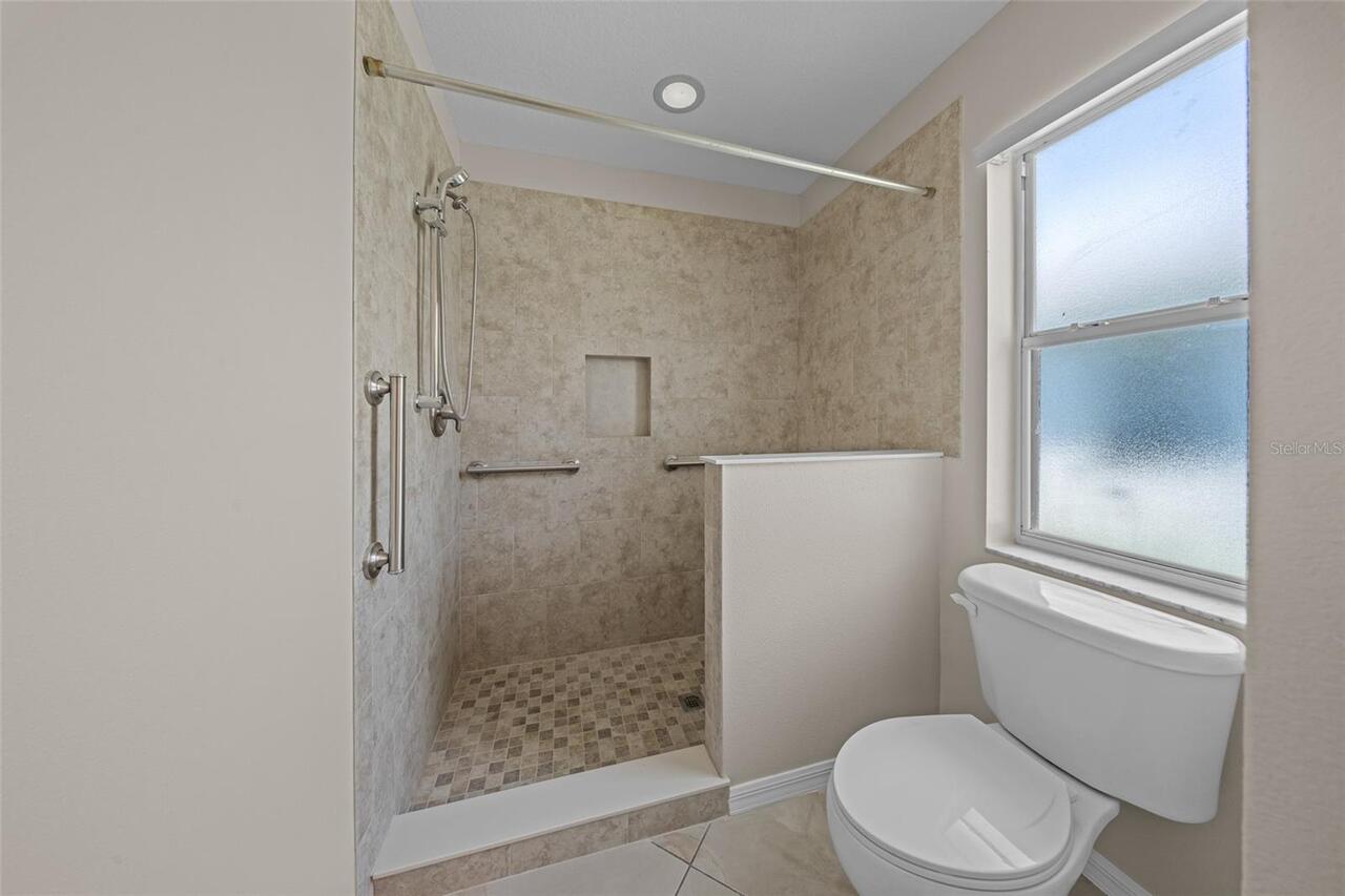 Listing Photo 14