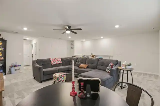 Listing Photo 12