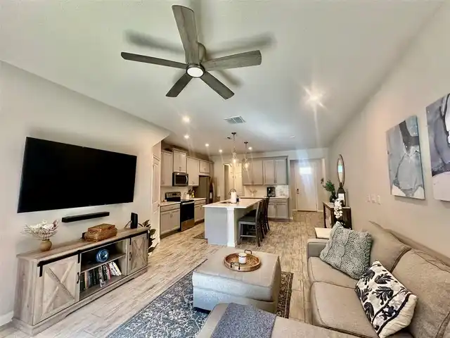 Listing Photo 9