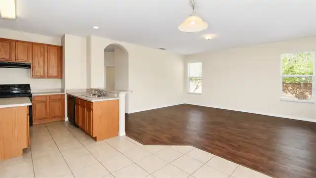 Listing Photo 9