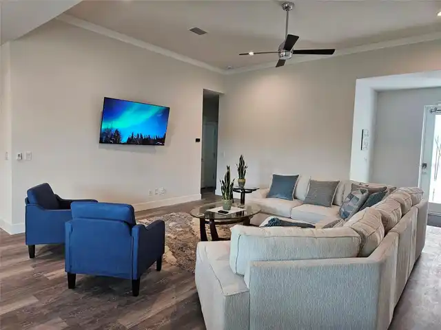 Listing Photo 8