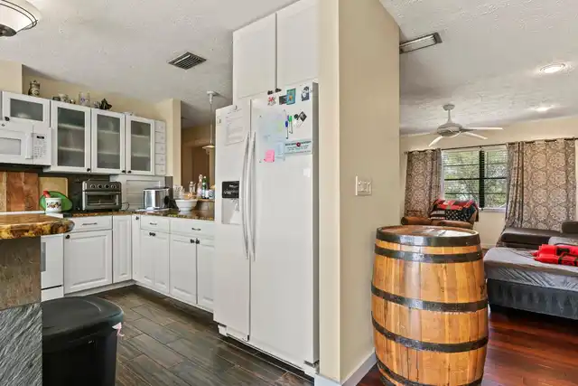 Listing Photo 15
